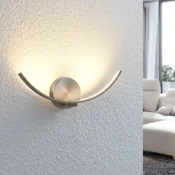 Aplique de pared LED Iven de Lindby, ancho 34 cm, níquel, 3.000 K