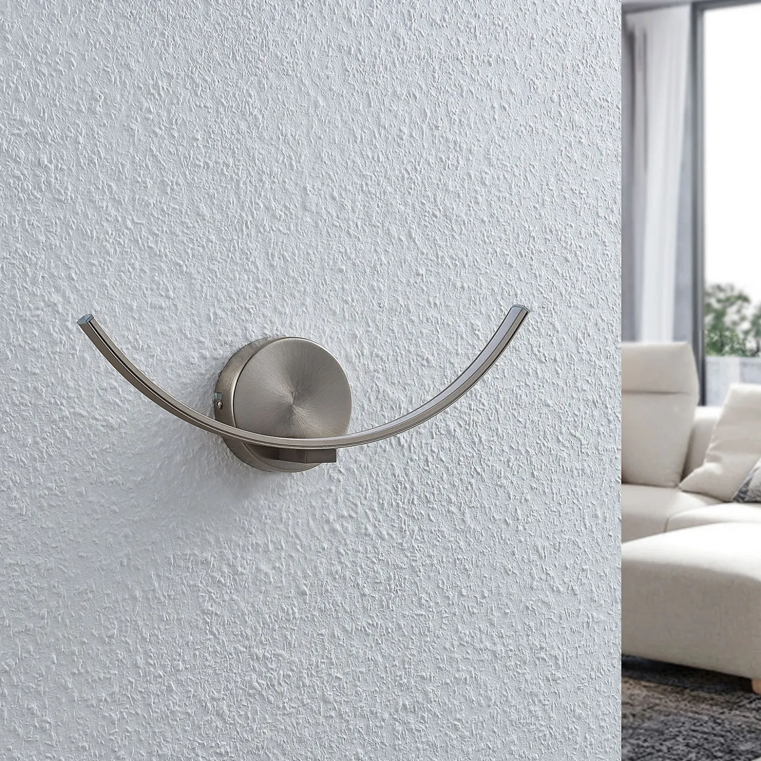 Aplique de pared LED Iven de Lindby, ancho 34 cm, níquel, 3.000 K