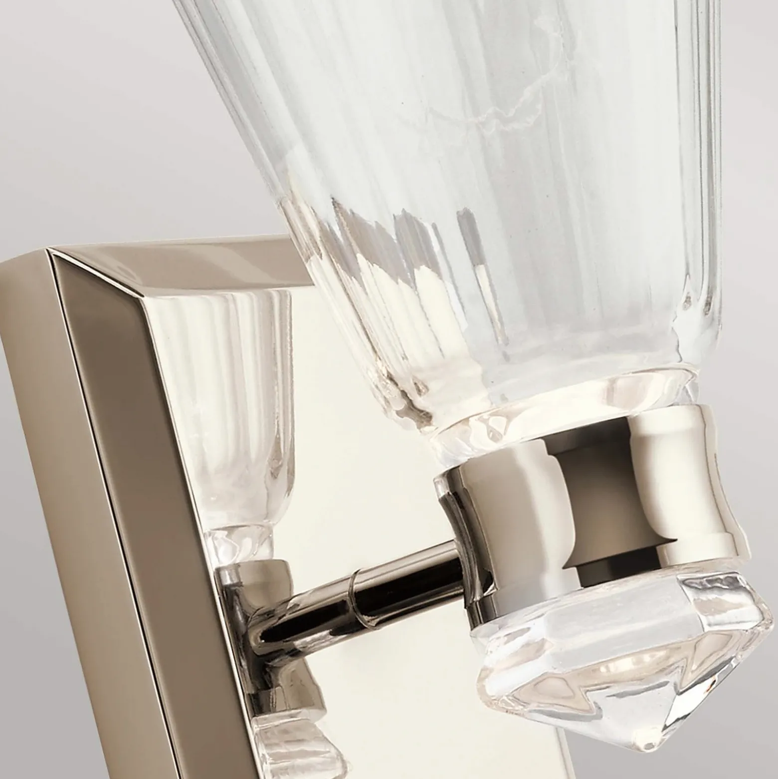 Aplique de pared LED Kayva, IP44, 1 luz, níquel pulido