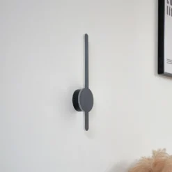 Aplique de pared LED Lindby Borian, negro, aluminio, 40 cm