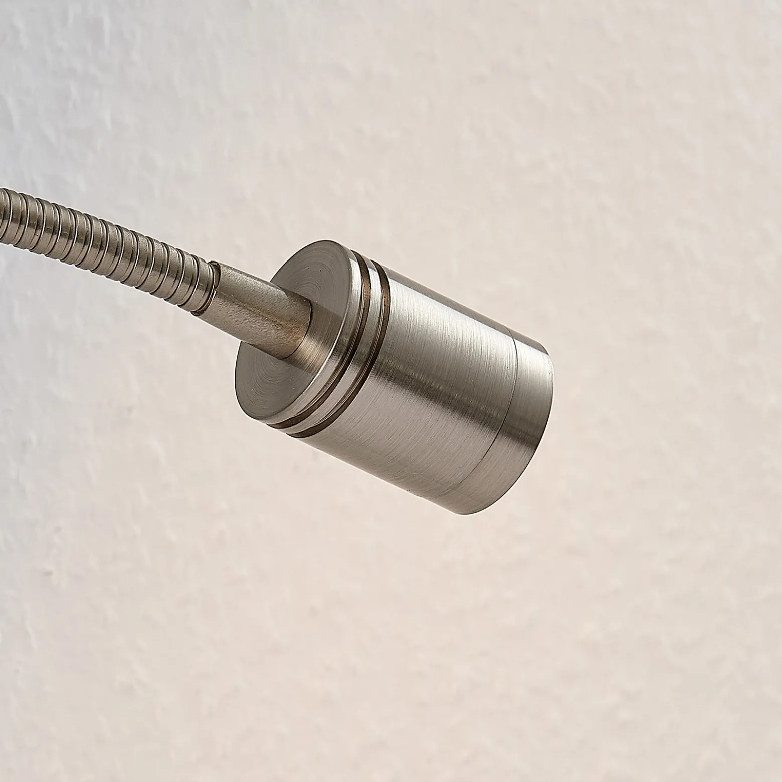 Aplique de pared LED Lindby Legera, 11 cm, color níquel, brazo flexible