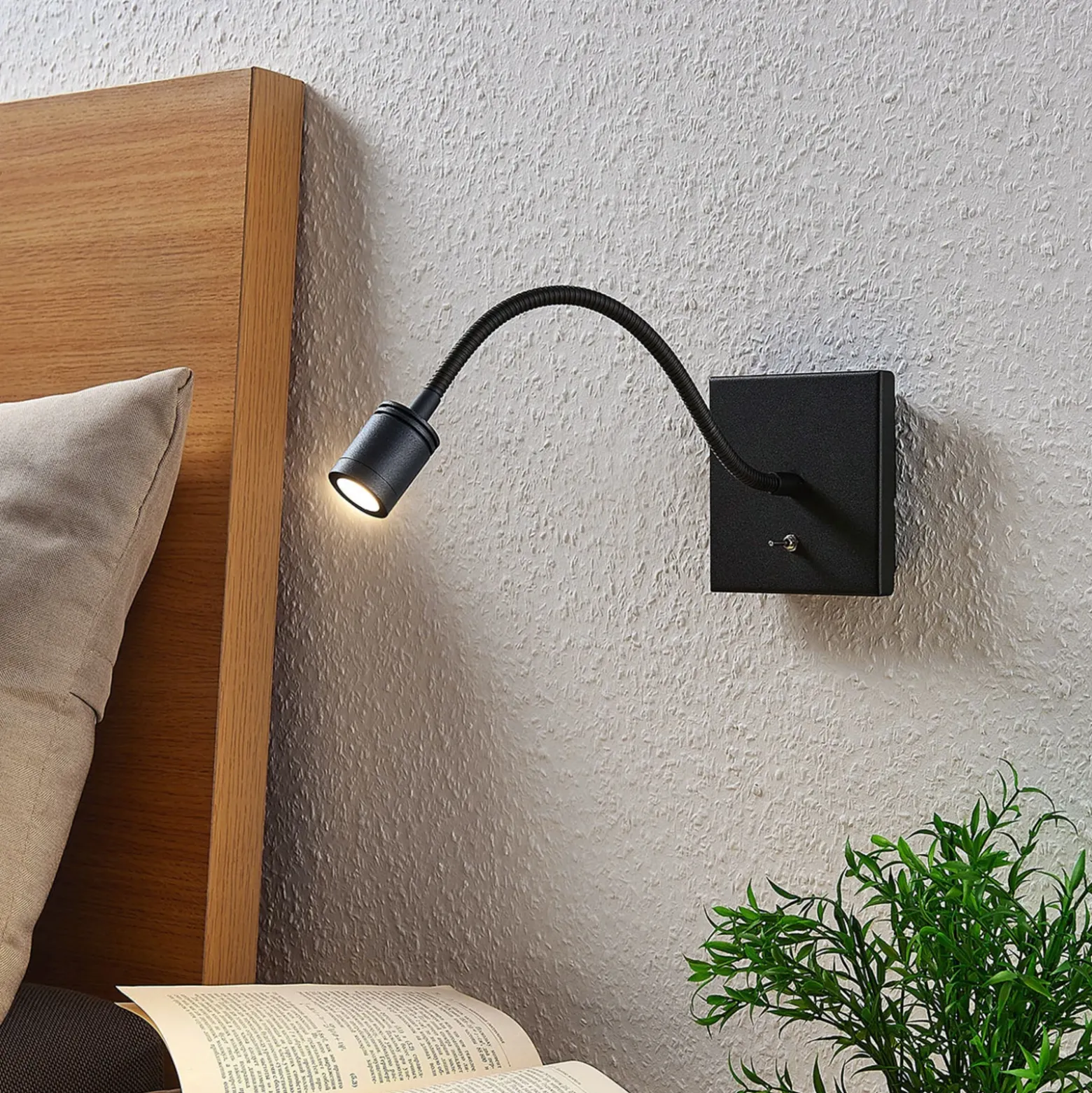 Aplique de pared LED Lindby Mayar, negro, metal, lámpara de lectura, 11cm