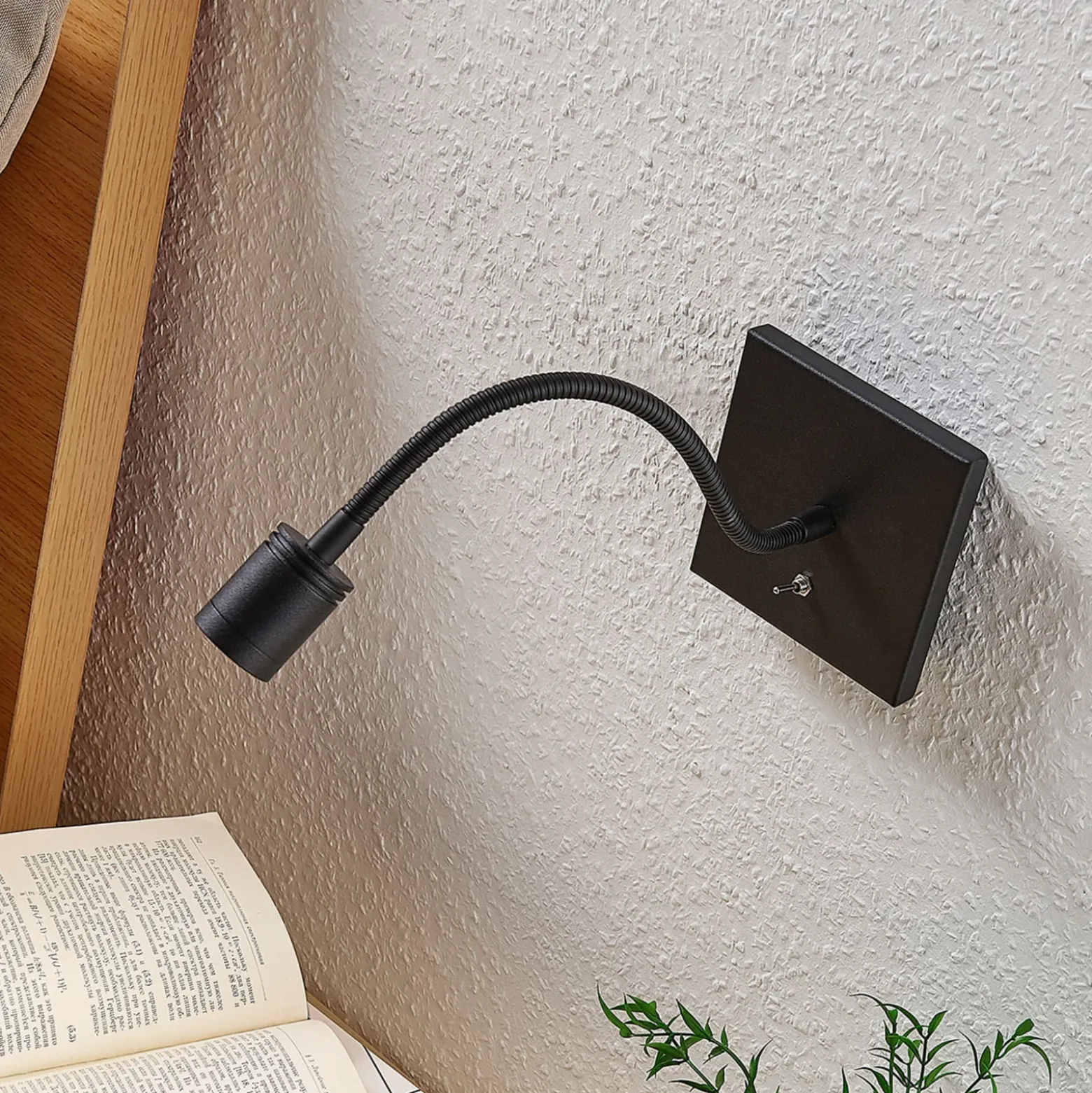 Aplique de pared LED Lindby Mayar, negro, metal, lámpara de lectura, 11cm