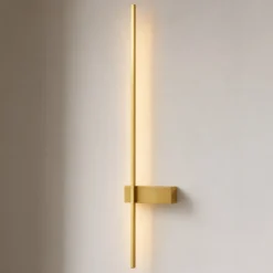 Aplique de pared LED Lindby Natsumi, latón, aluminio, 90 cm