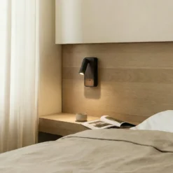 Aplique de pared LED Lindby Tallis, negro, USB-C, orientable