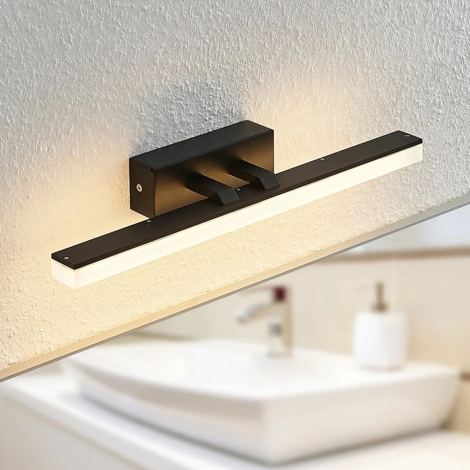 Aplique de pared LED Lisana de Lucande, horizontal, 46 cm, IP44