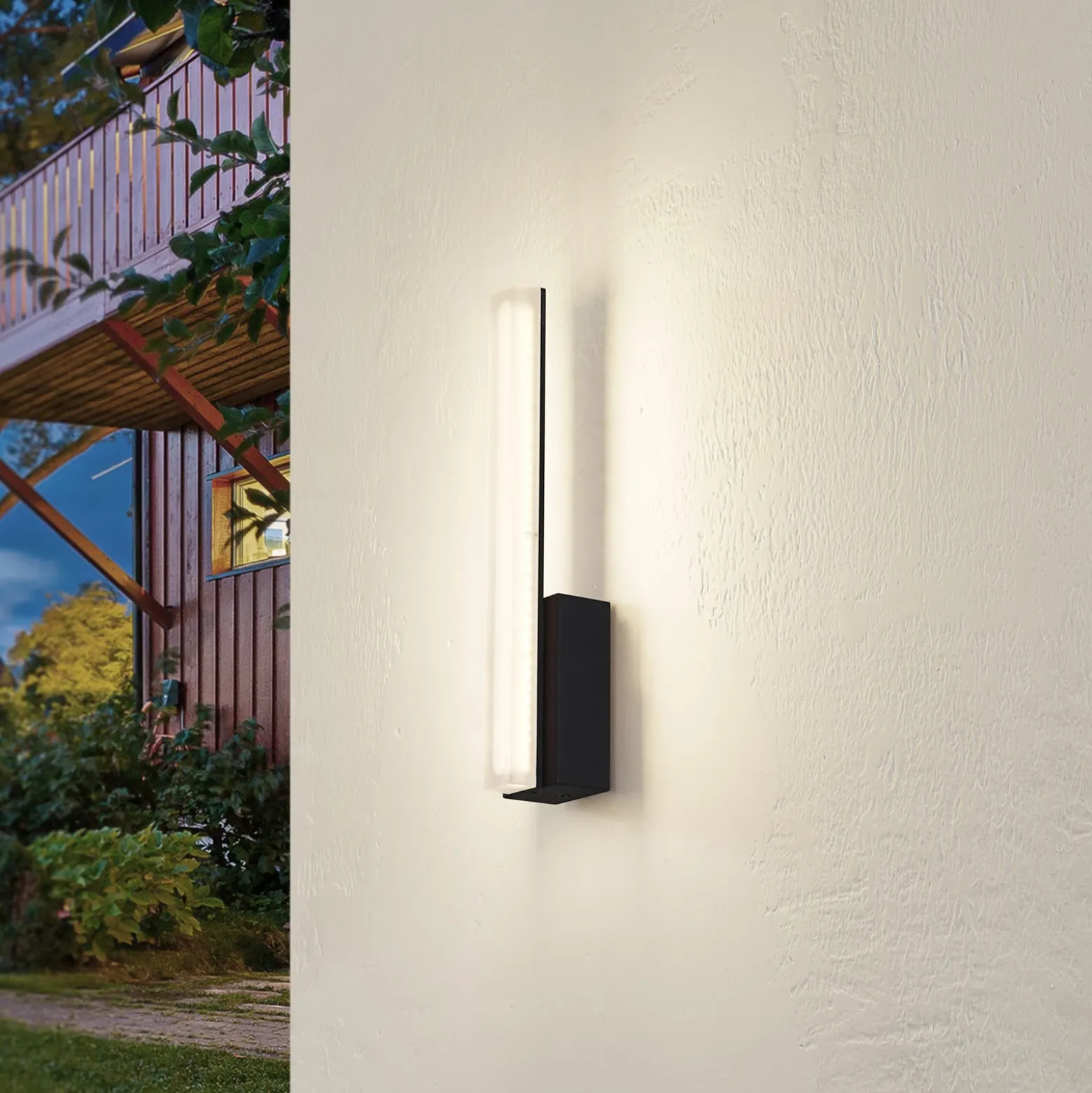 Aplique de pared LED Lisana de Lucande, vertical, IP44