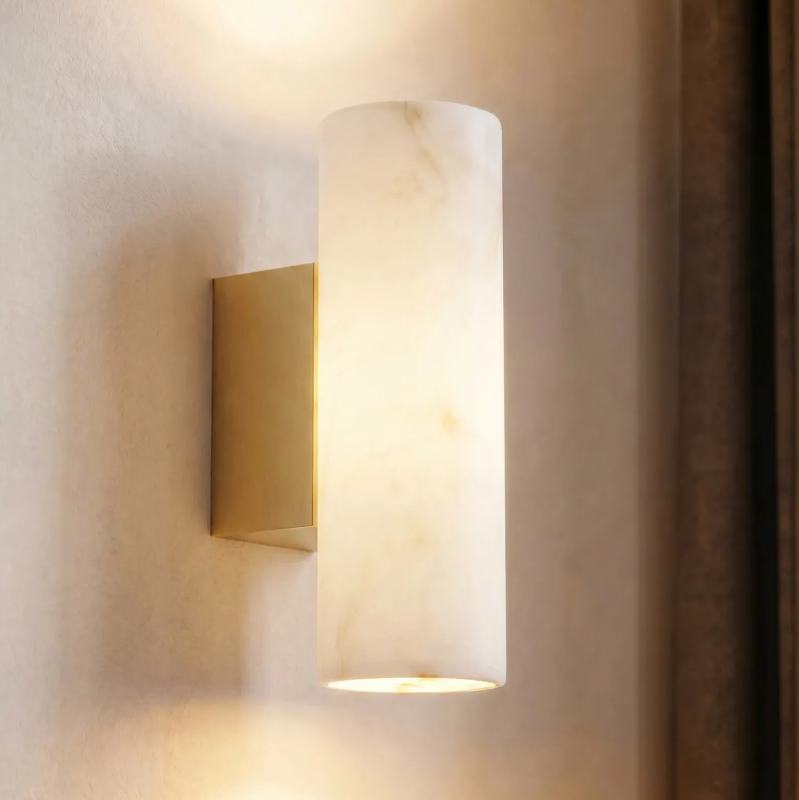 Aplique de pared LED Lucande Tavira, alabastro, luz hacia arriba/hacia abajo