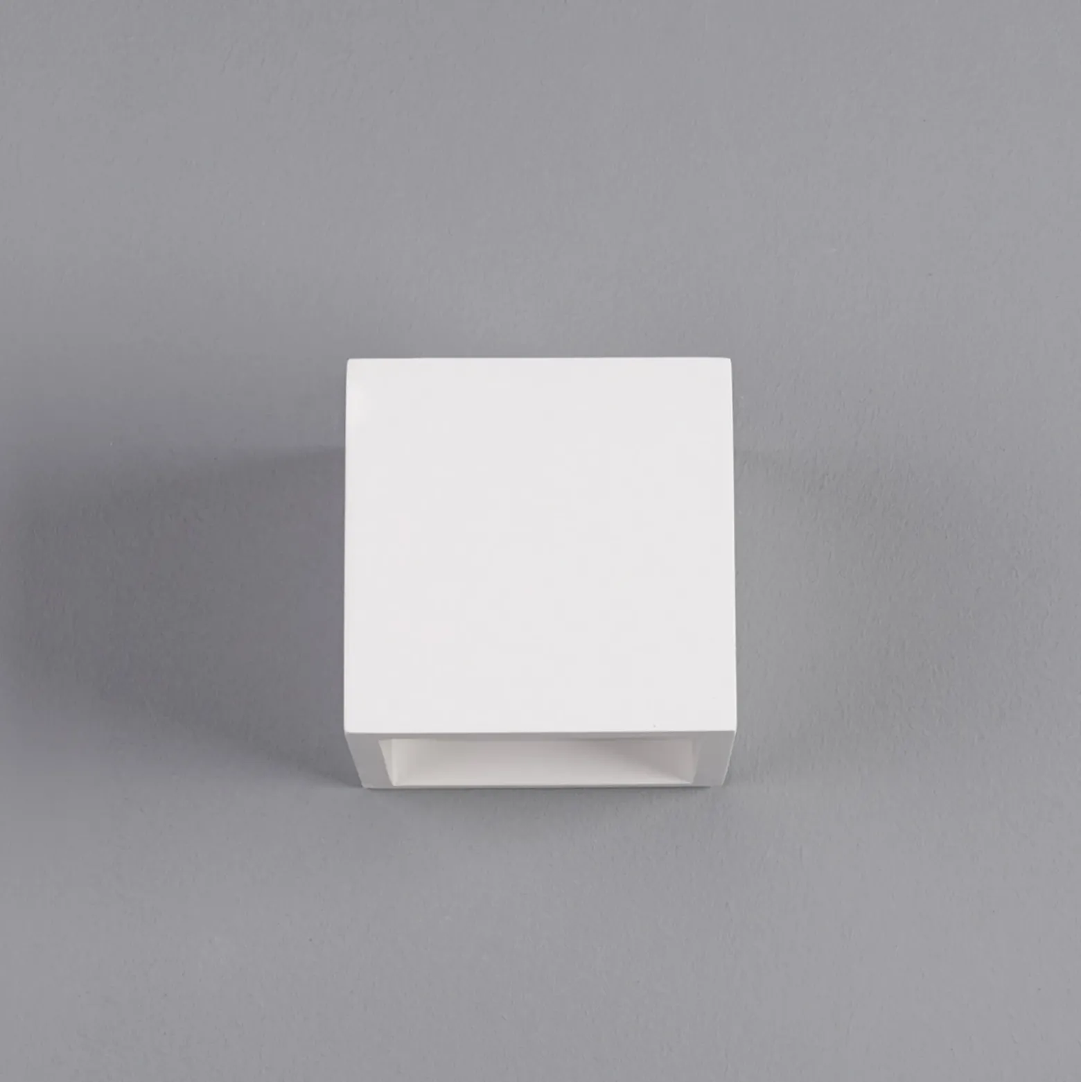 Aplique de pared LED Marita de escayola en forma de cubo