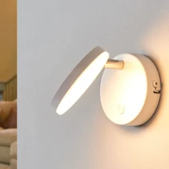 Aplique de pared LED Milow de Lindby, blanco, 9,6 cm de altura, interruptor