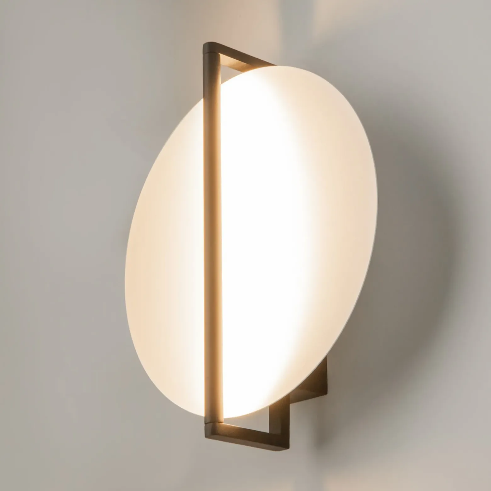 Aplique de pared LED Mira de Maytoni, blanco/negro, altura 30 cm, metal