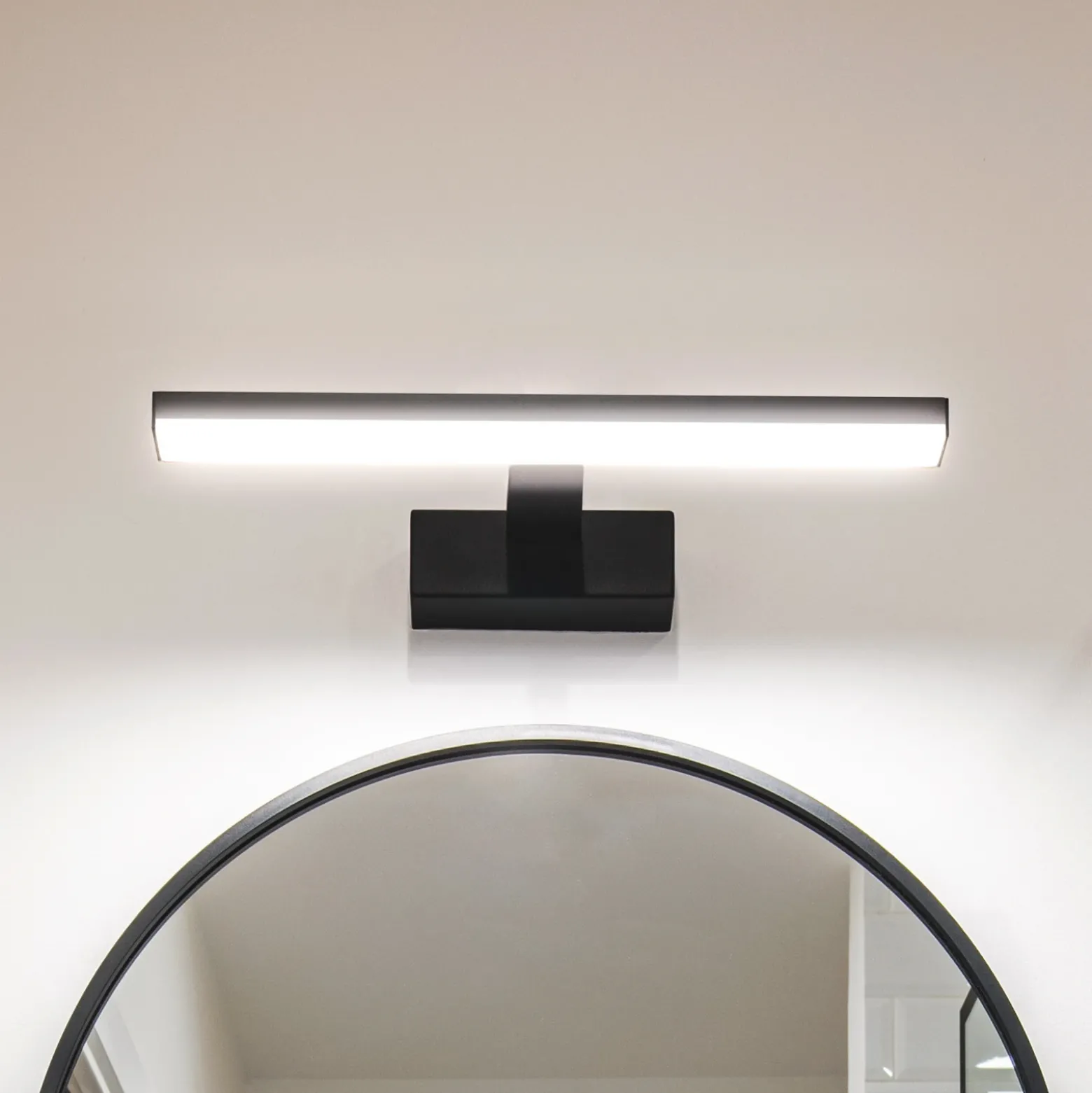 Aplique de pared LED Pandella 1, longitud 40 cm, negro, aluminio