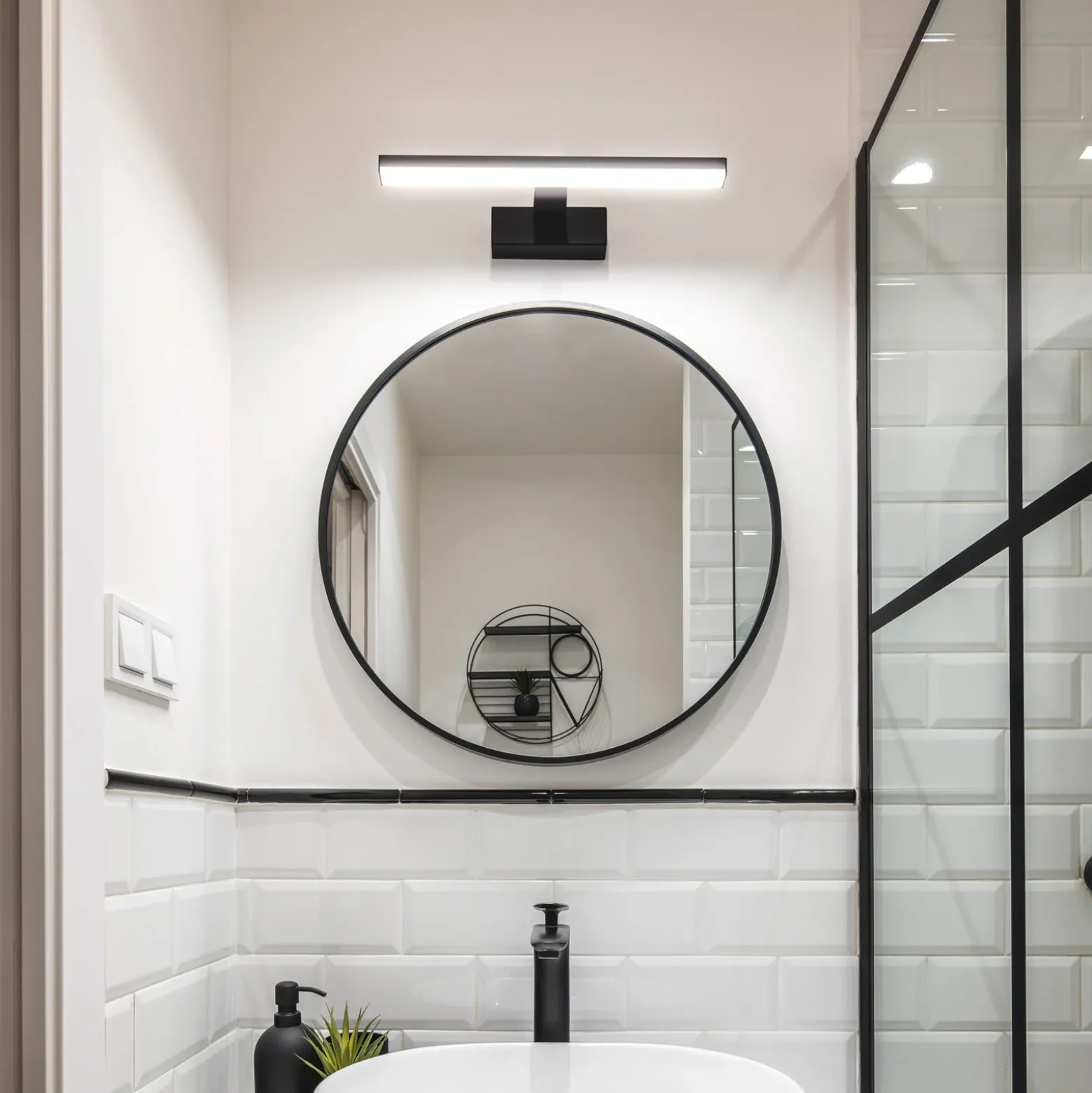 Aplique de pared LED Pandella 1, longitud 40 cm, negro, aluminio