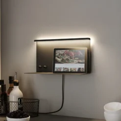 Aplique de pared LED Paulmann Jarina negra, 35 cm, bandeja, puerto USB