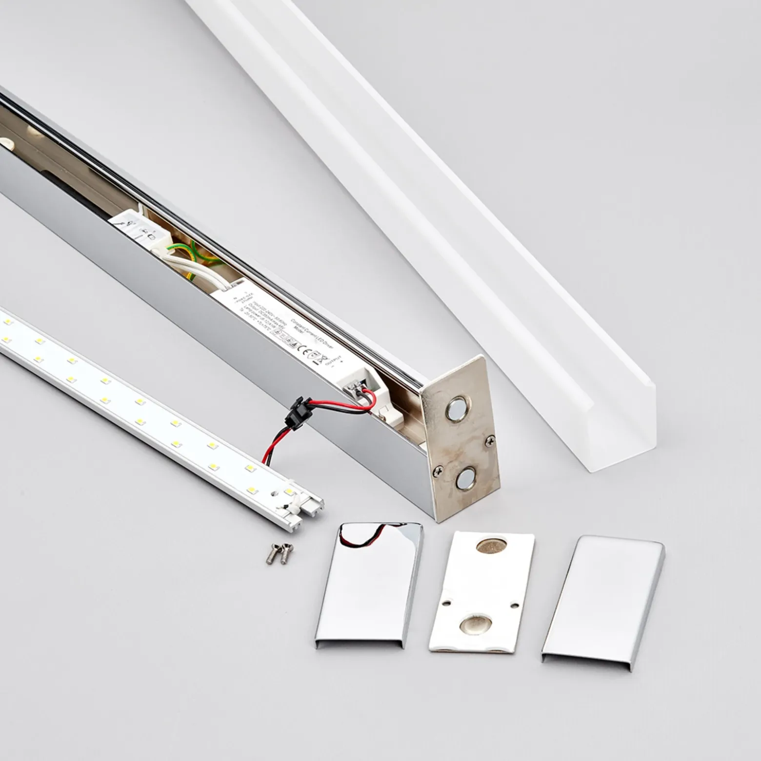 Aplique de pared LED Philippa de Lindby, angular, 89 cm, cromado, IP44