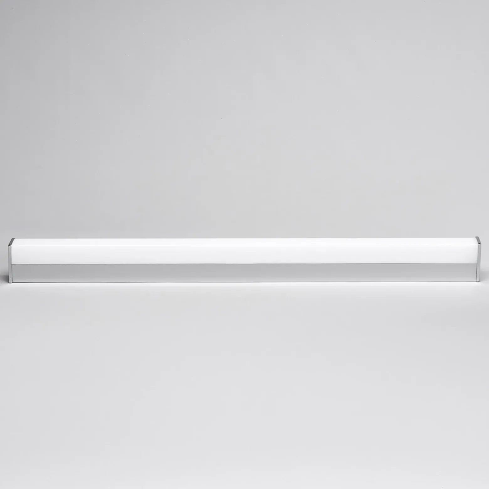 Aplique de pared LED Philippa de Lindby, angular, 89 cm, cromado, IP44