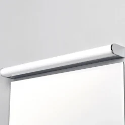 Aplique de pared LED Philippa de Lindby, redondeado, 58 cm, cromado, IP44