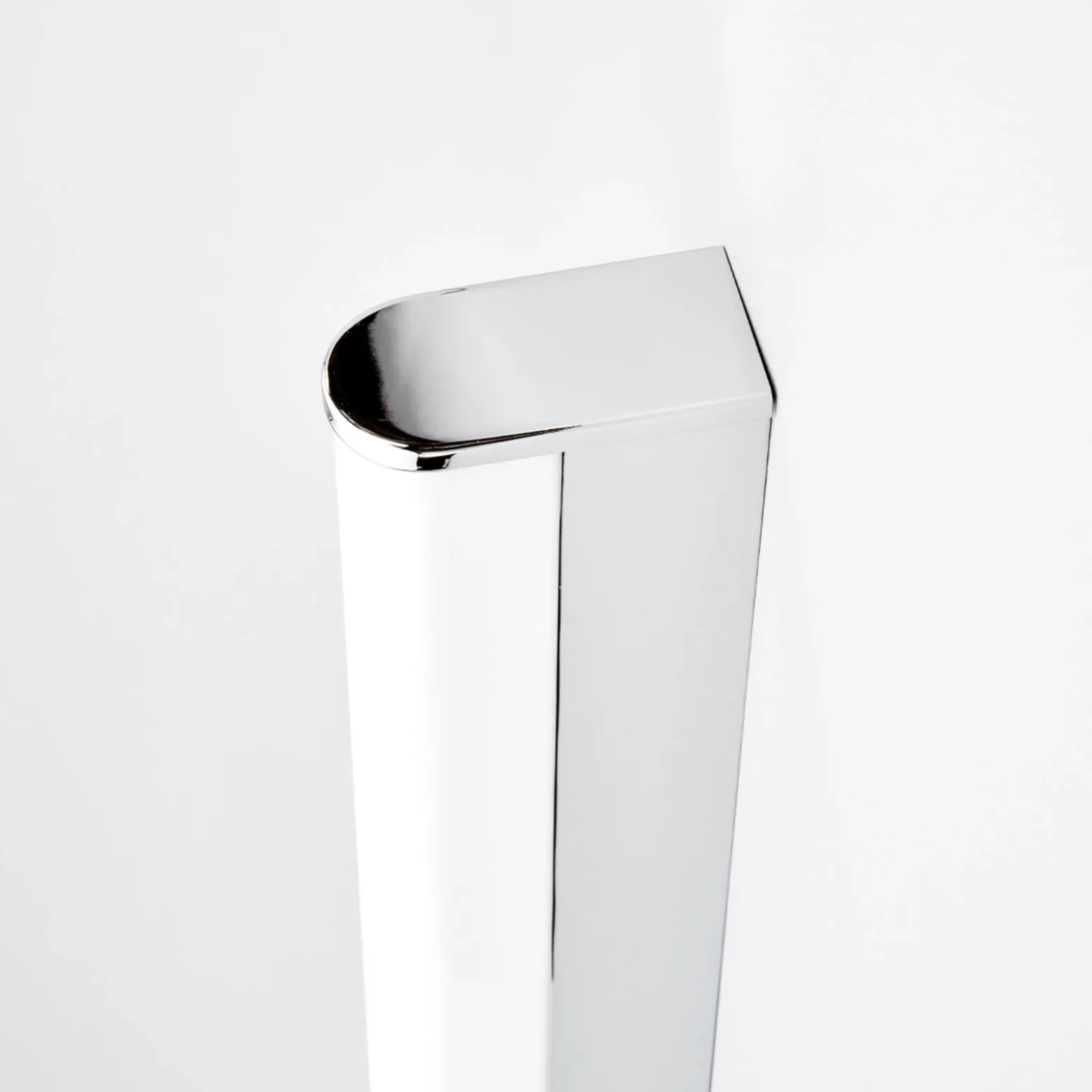 Aplique de pared LED Philippa de Lindby, redondeado, 58 cm, cromado, IP44