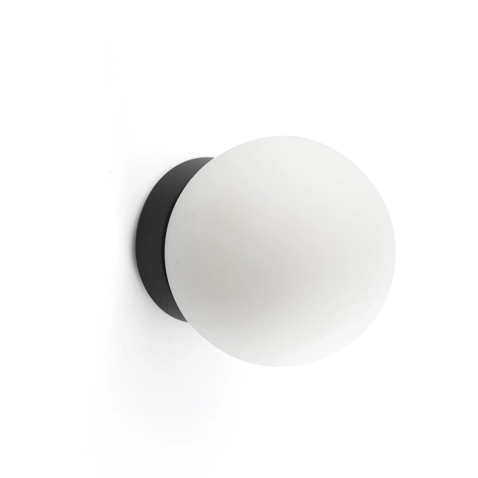 Aplique de pared LED Ping, negro/opal, cristal, aluminio, Ø 10 cm