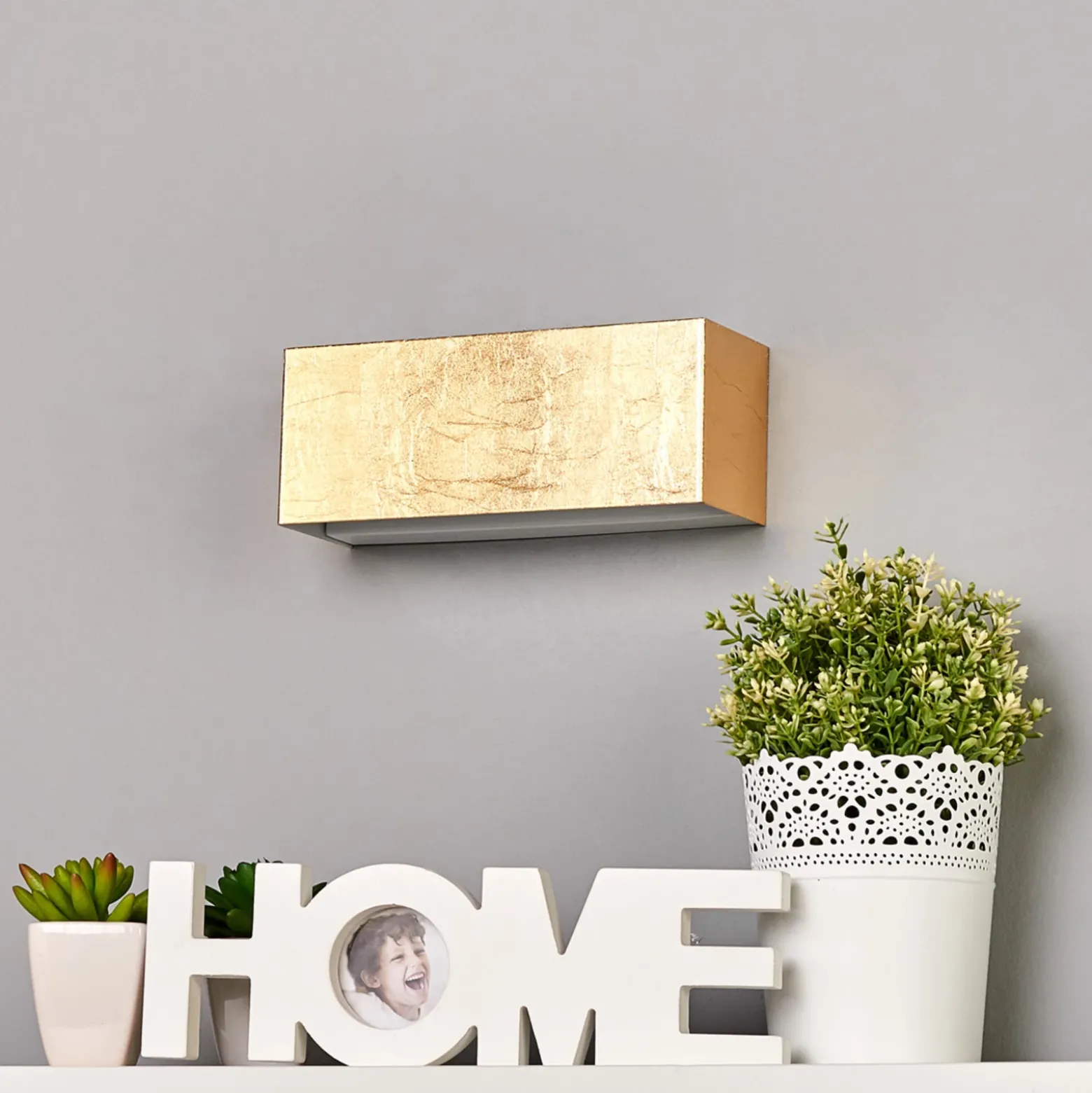 Aplique de pared LED Quentin de Lindby, 23 cm de ancho, color dorado, metal
