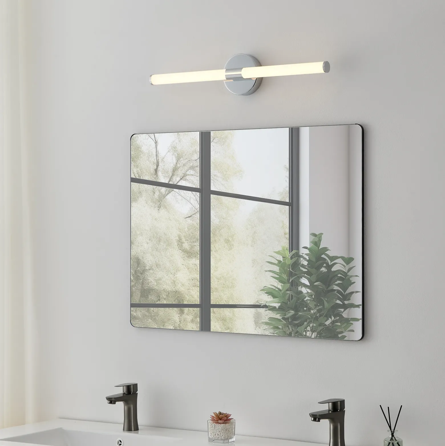 Aplique de pared LED Ramola, color cromado, ancho 60 cm, IP44, CCT