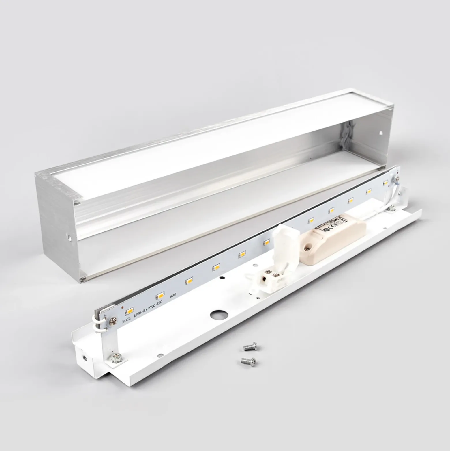 Aplique de pared LED Ranik de Lindby, 40 cm, color aluminio, metal