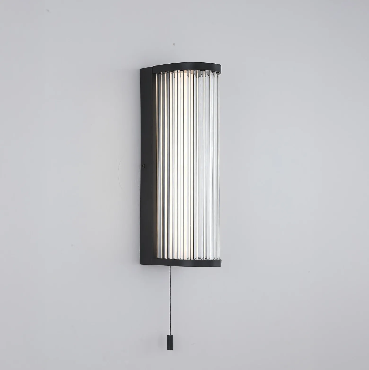 Aplique de pared LED Rue, negro, IP44, metal, cristal, 3.000 K