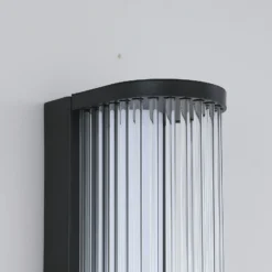Aplique de pared LED Rue, negro, IP44, metal, cristal, 3.000 K