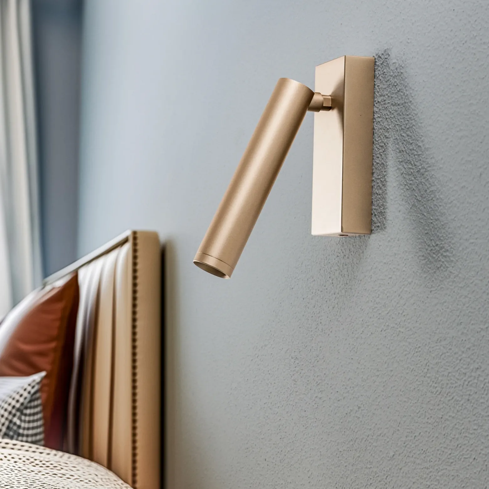 Aplique de pared LED Rulo, dorado, acero, 3000 K