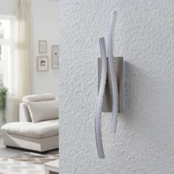 Aplique de pared LED Safia de Lindby, 45 cm, color níquel, metal