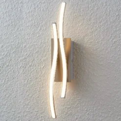 Aplique de pared LED Safia de Lindby, 45 cm, color níquel, metal