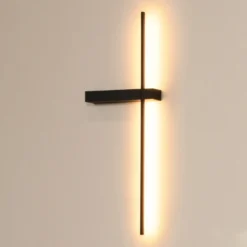 Aplique de pared LED Segin, altura 60 cm, 6W, negro, aluminio