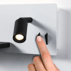 Aplique de pared LED Serra de Paulmann, izquierda, USB-C, blanco/negro