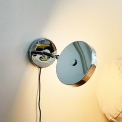 Aplique de pared LED Starlight de Dyberg Larsen, cromado, Ø 14 cm, atenuable.