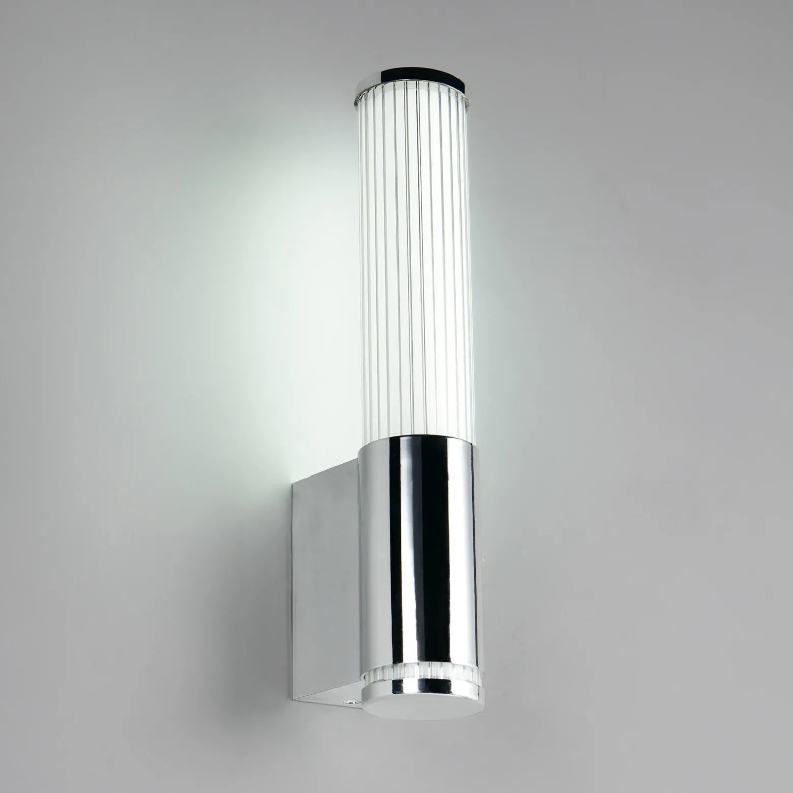 Aplique de pared LED Stefano, color cromo, altura 29 cm, metal, IP44