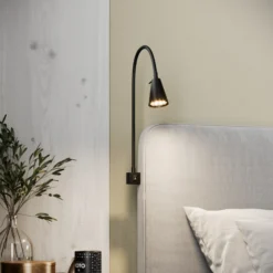 Aplique de pared LED Tuso, negro, montaje en cama, metal