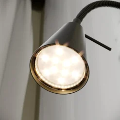 Aplique de pared LED Tuso, negro, montaje en cama, metal