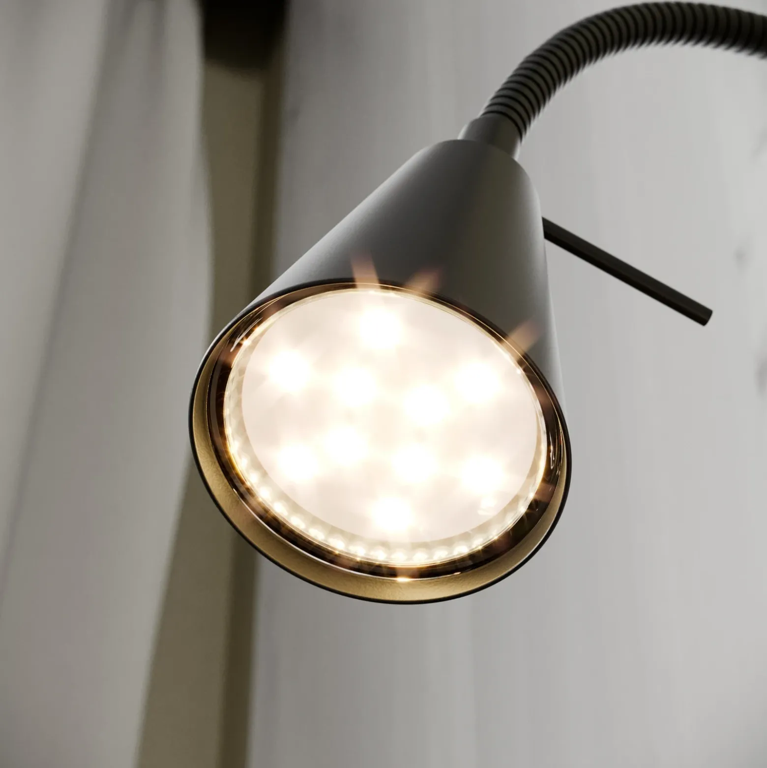Aplique de pared LED Tuso, negro, montaje en cama, metal