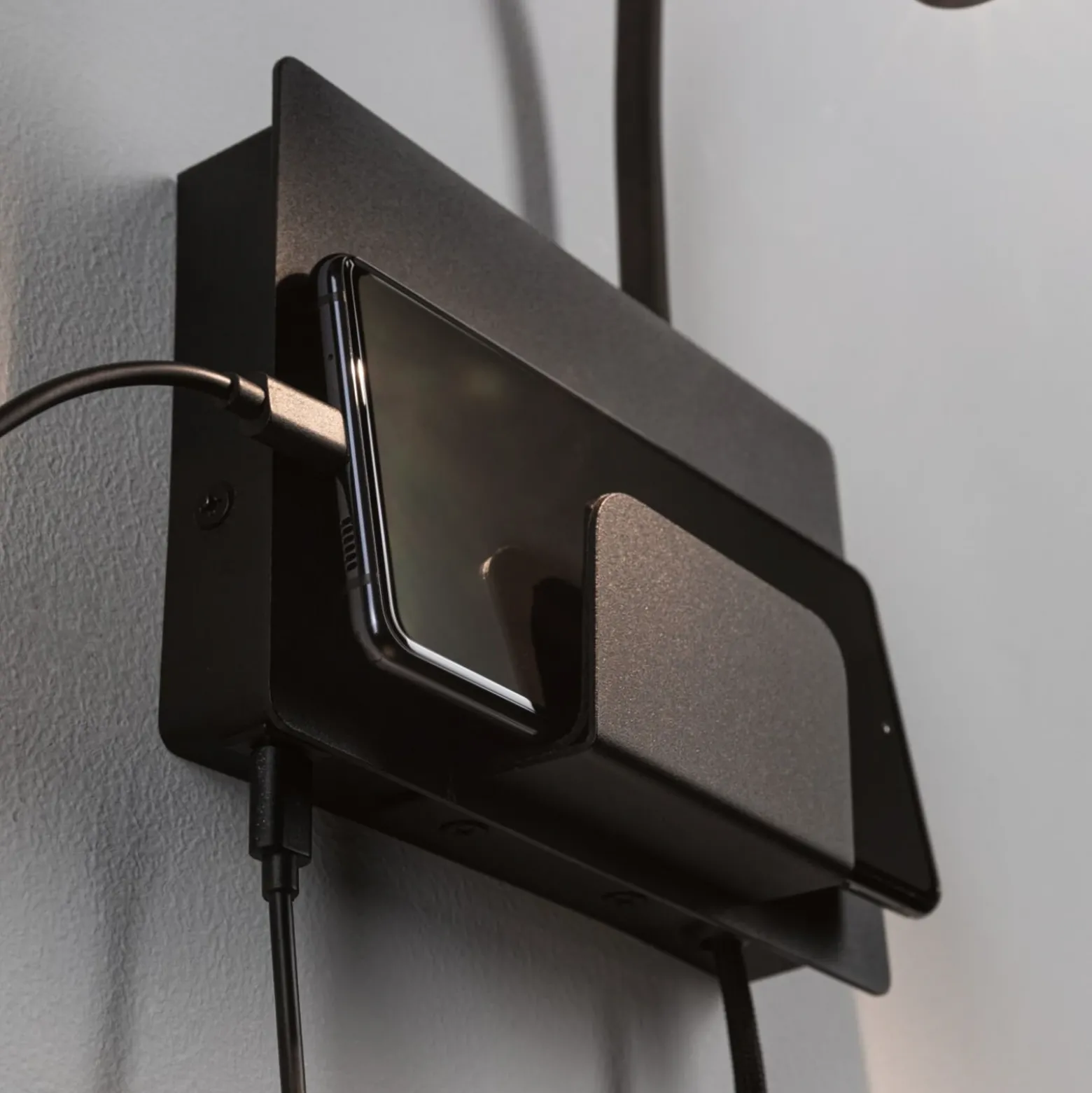 Aplique de pared LED USB Paulmann Halina, brazo flexible negro