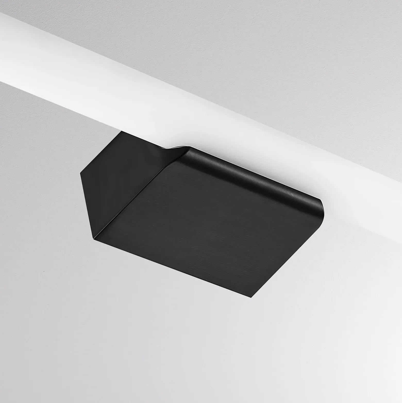 Aplique de pared LED VINA M, negro, 60 cm de ancho, IP44, CCT