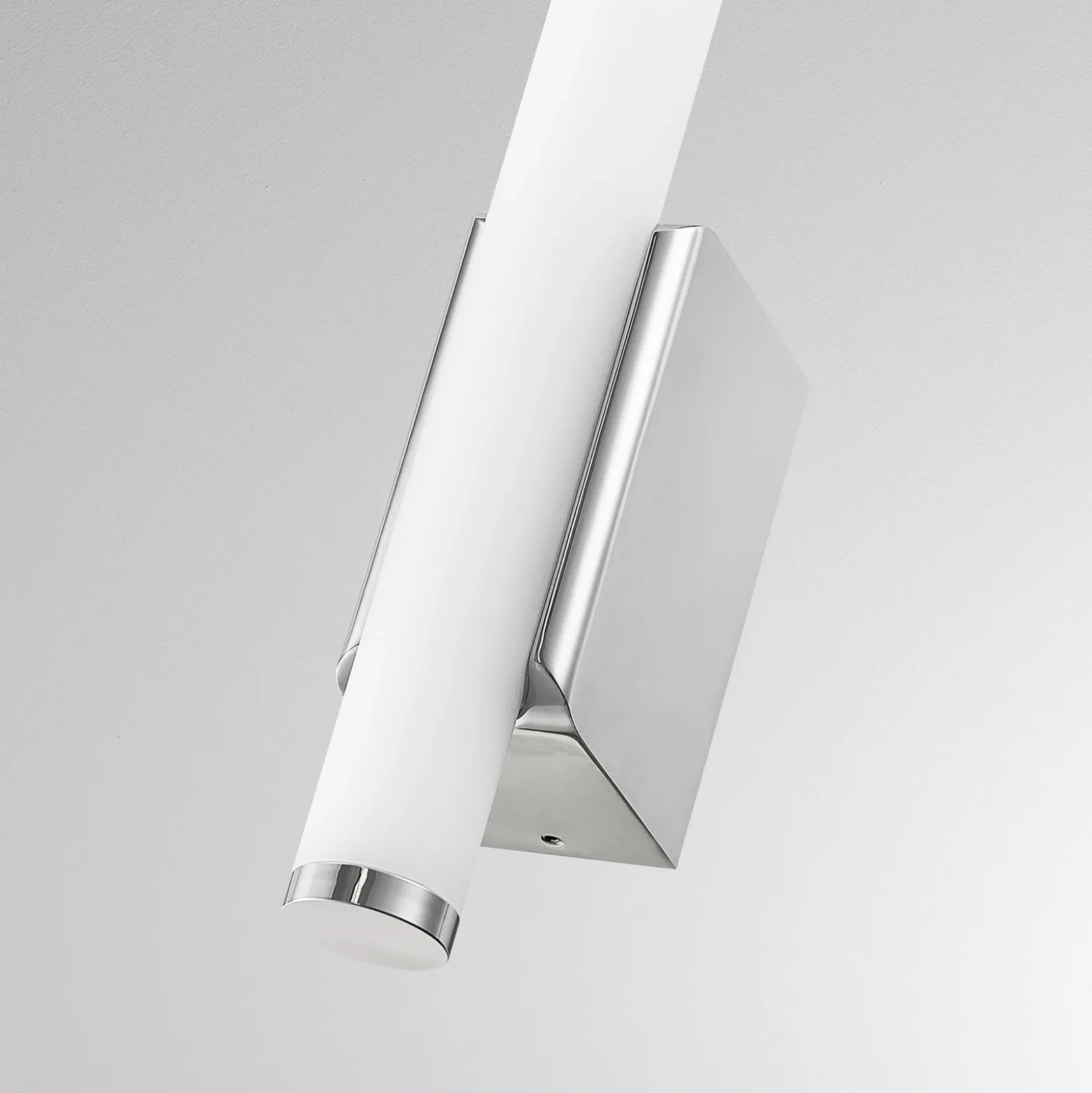 Aplique de pared LED VINA UP S, color cromo, altura 40 cm, IP44 CCT