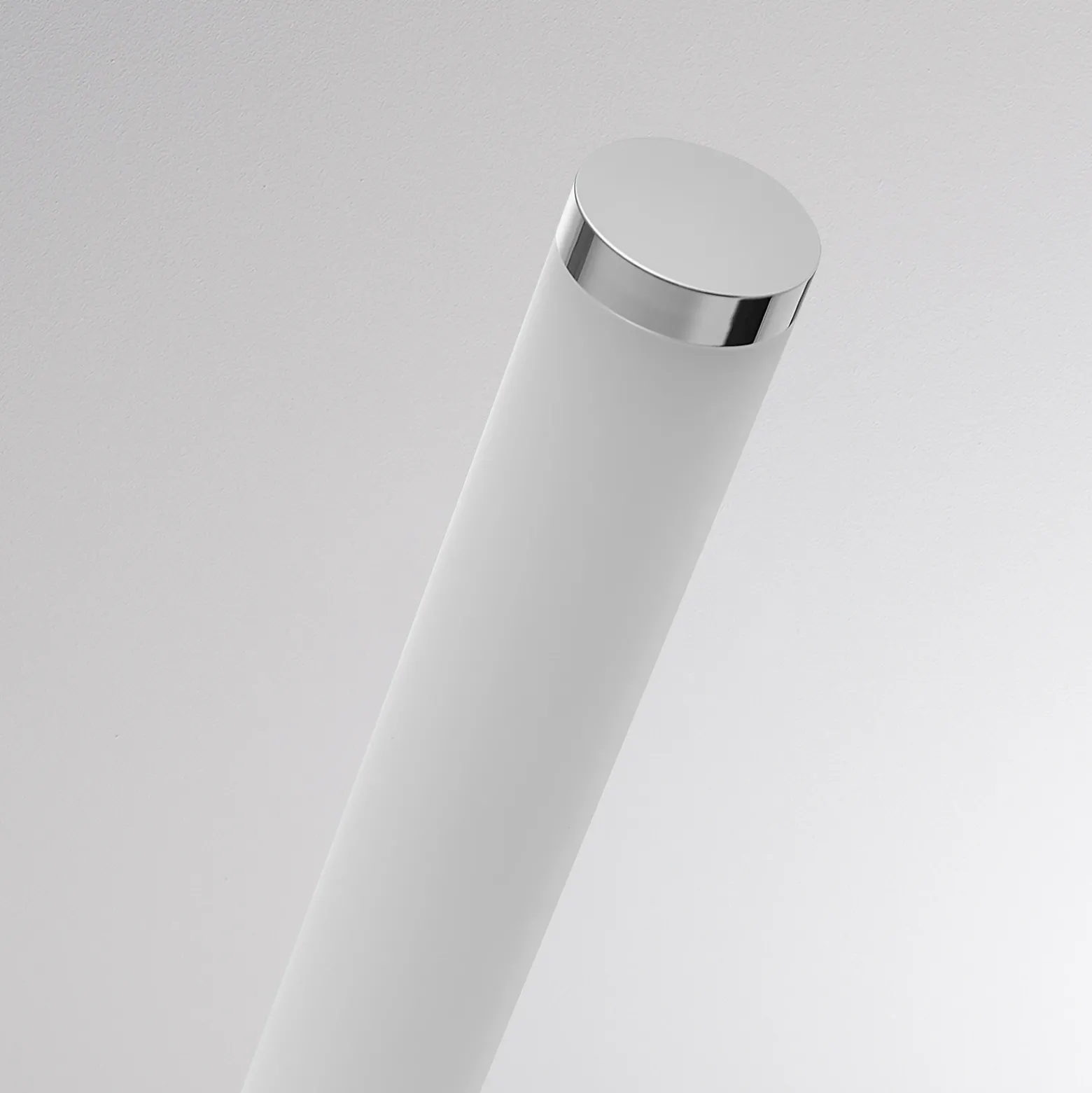 Aplique de pared LED VINA UP S, color cromo, altura 40 cm, IP44 CCT