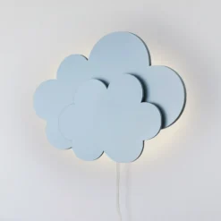 Aplique de pared LED Wölkchen con enchufe, azul, madera, atenuable