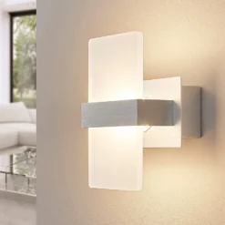 Aplique de pared LED Yorick de Lindby, 18 cm, aluminio/blanco con interruptor