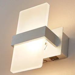 Aplique de pared LED Yorick de Lindby, 18 cm, aluminio/blanco con interruptor