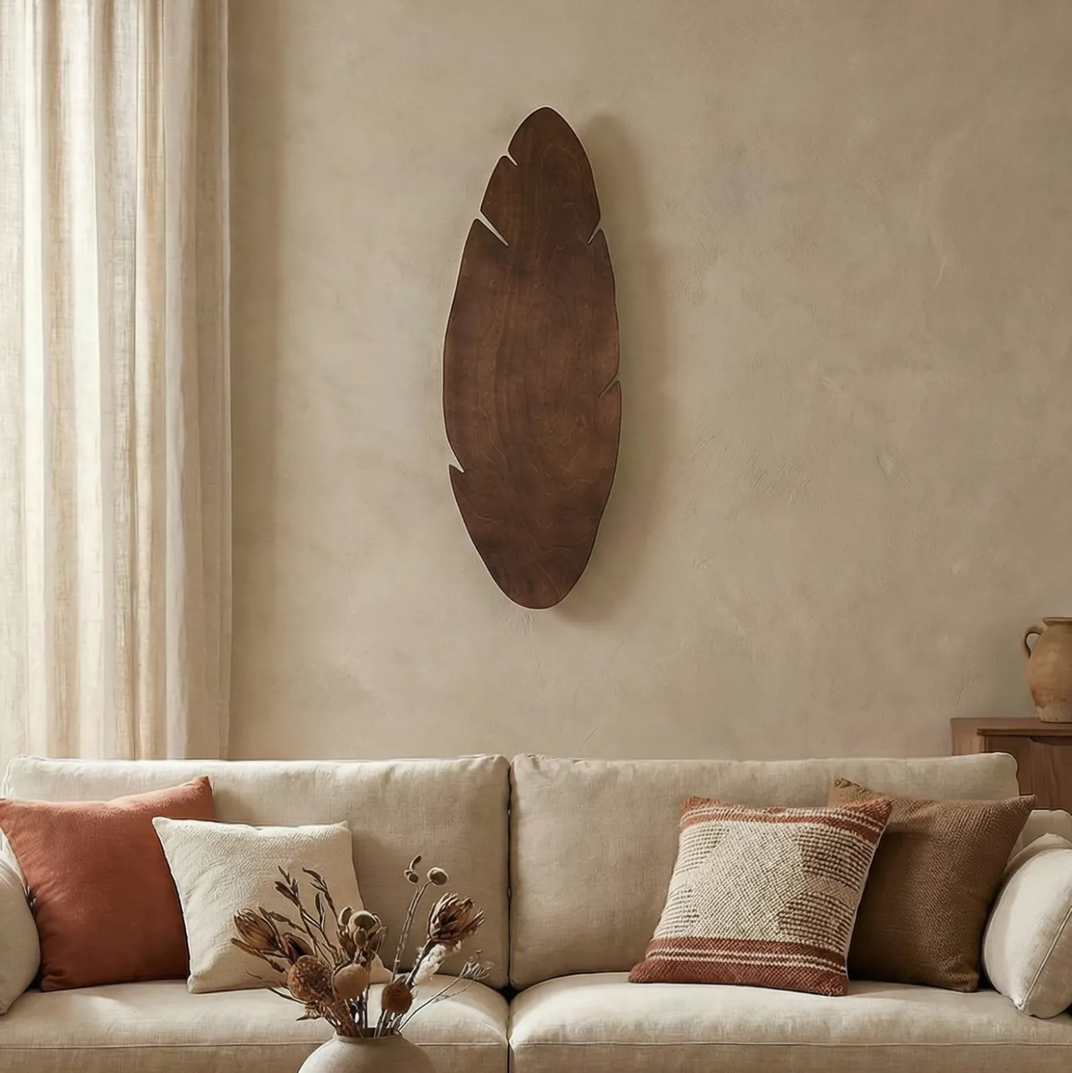 Aplique de pared Lehti de Envostar, forma de hoja, nogal, 69 x 24 cm