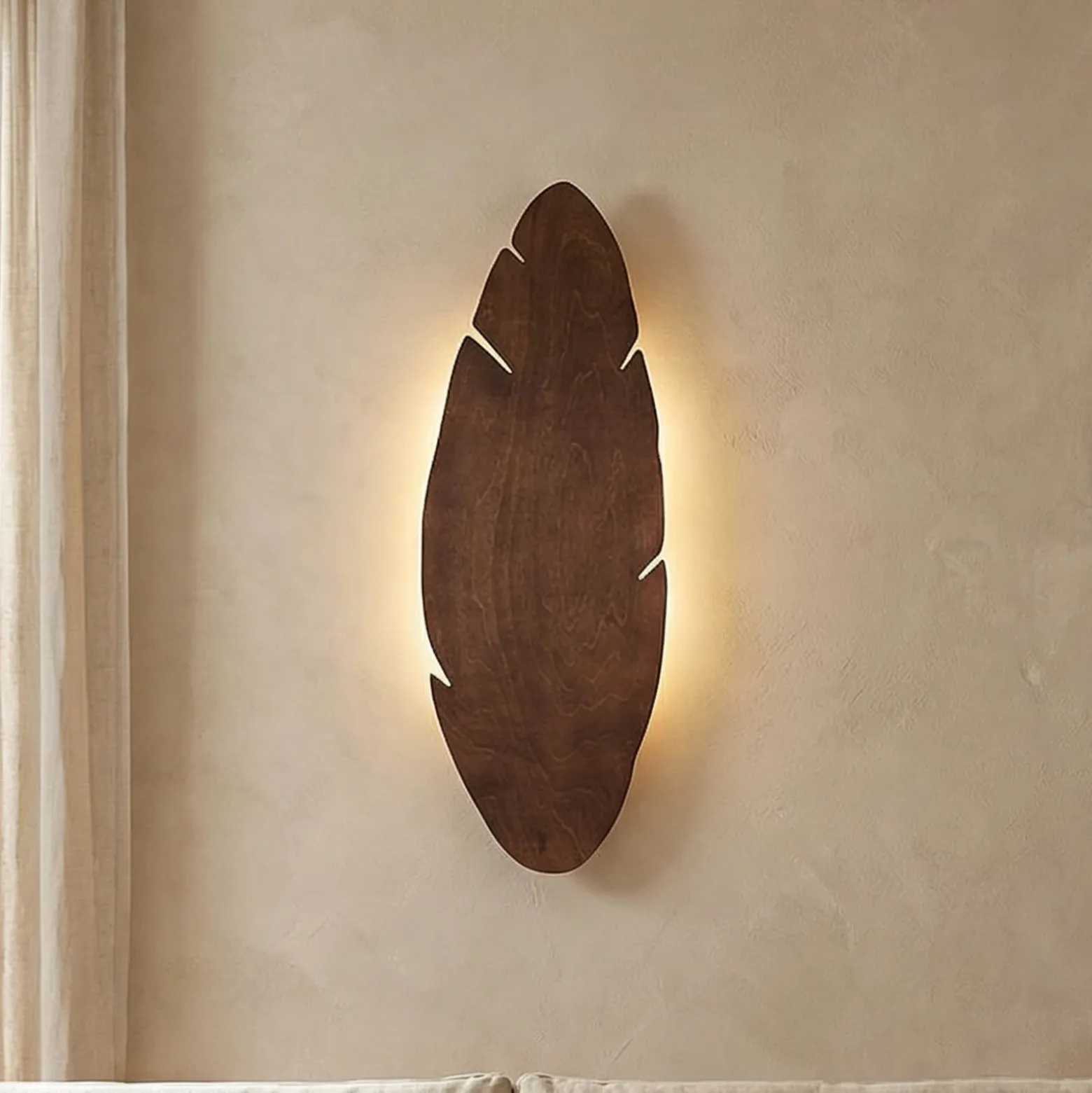 Aplique de pared Lehti de Envostar, forma de hoja, nogal, 69 x 24 cm