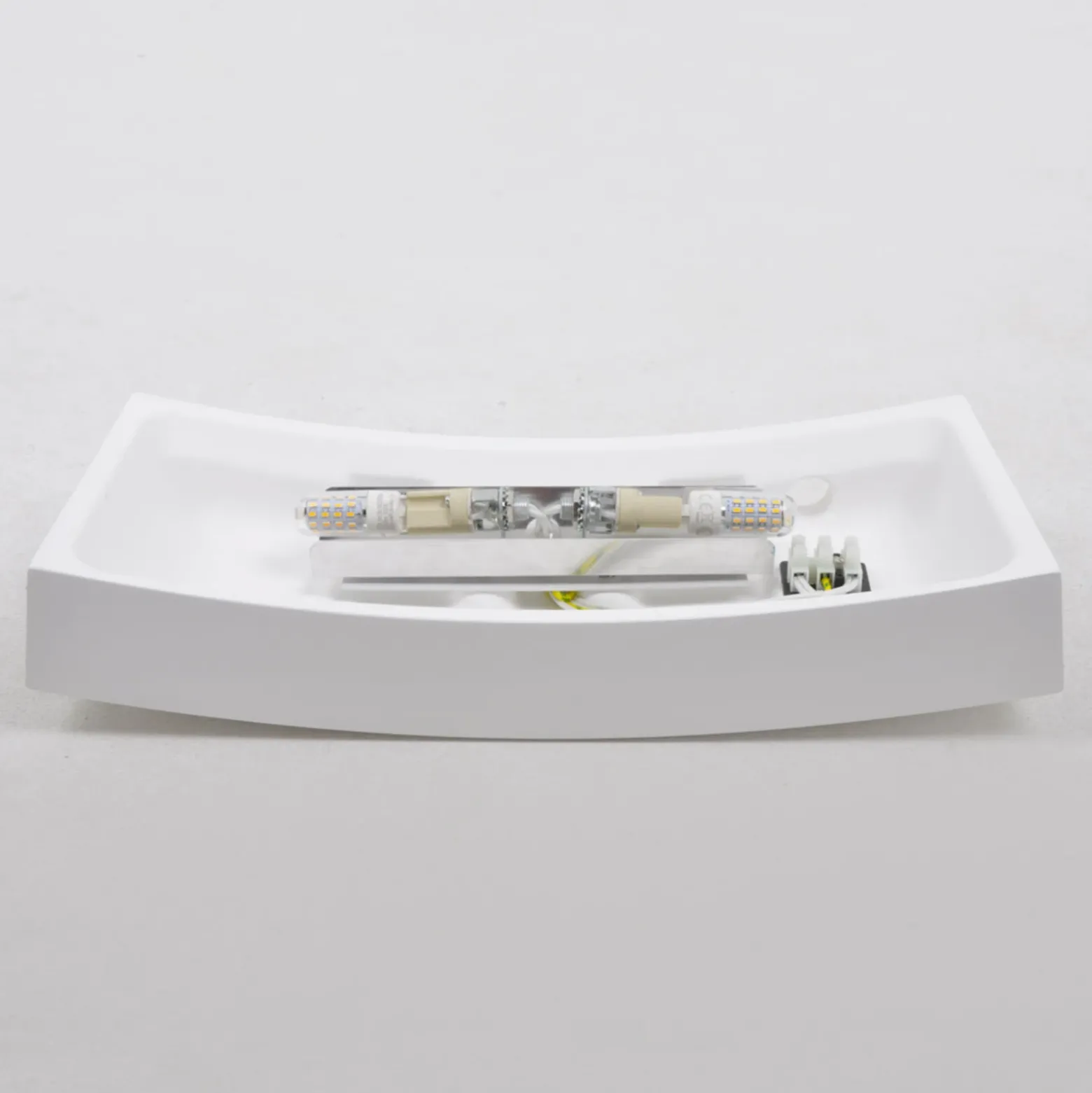 Aplique de pared ligeramente curvado Leander, pintable