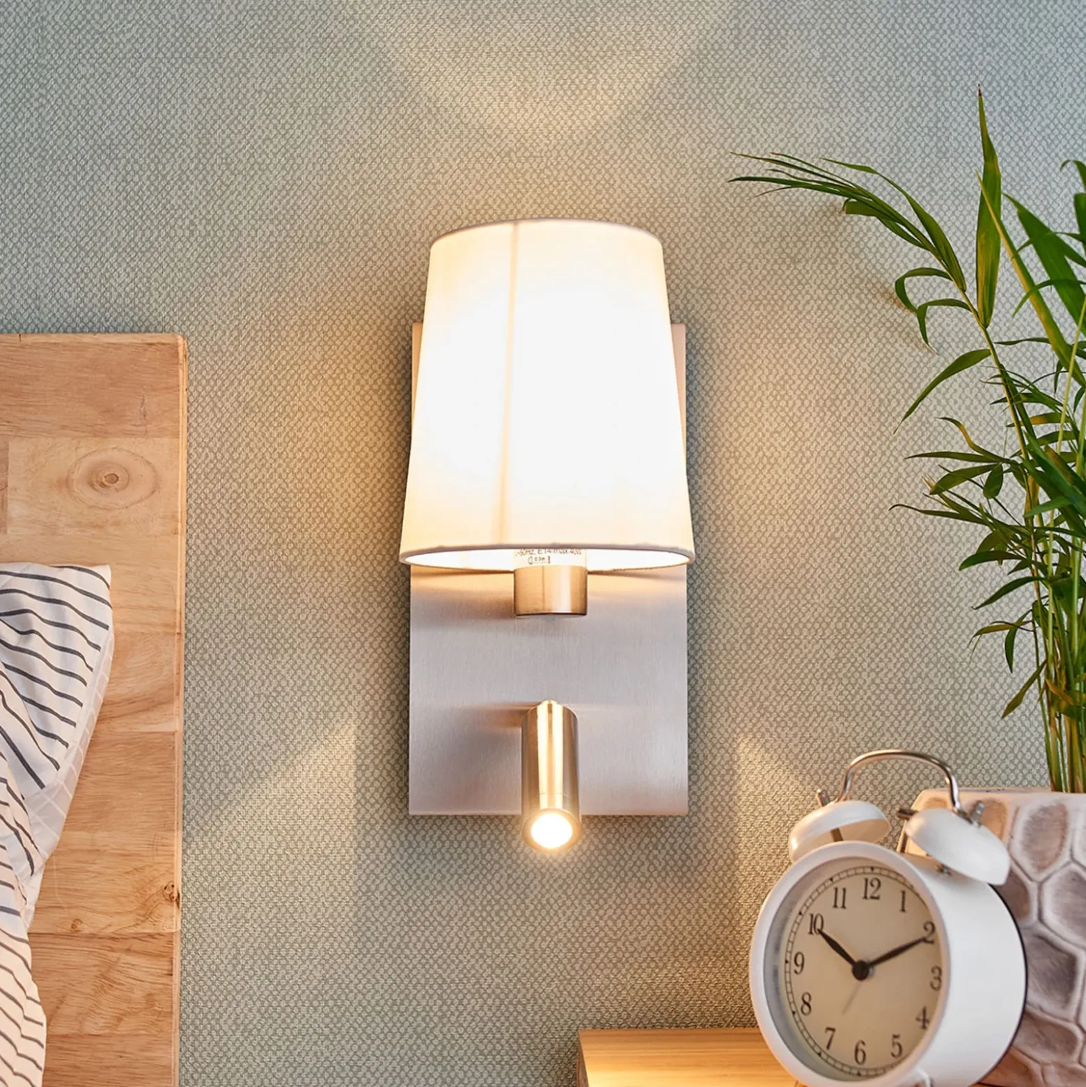 Aplique de pared Lindby Aiden, blanco, níquel, brazo de lectura LED