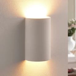 Aplique de pared Lindby Colja, redondo, altura 16 cm, escayola, blanco